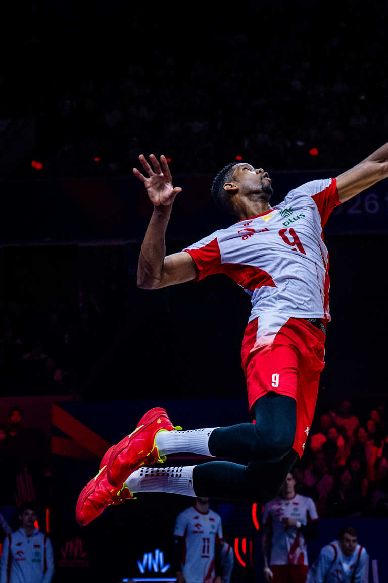 Leon nails six aces in shutout of Slovenia, Poland stay on track to another VNL crown