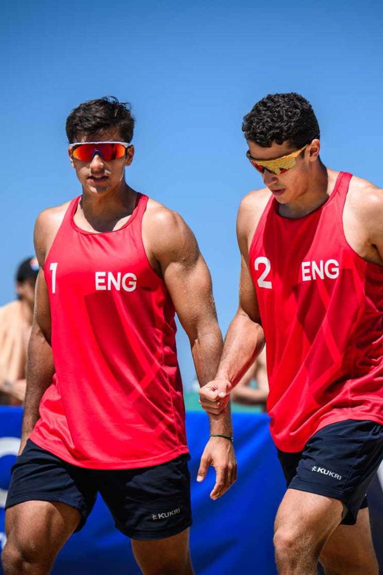 Bello twins dare dream of Paris