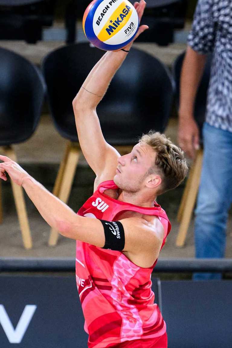 Qualifiers produce upsets on main draw opening day in Xiamen