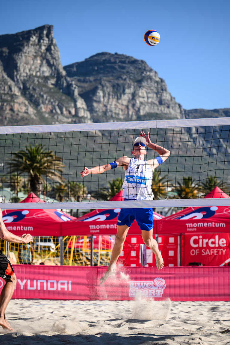 German qualifiers win two tie-breakers to top pool in Cape Town