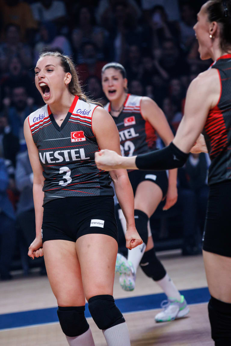 Santarelli guides Türkiye to win against his former team Serbia