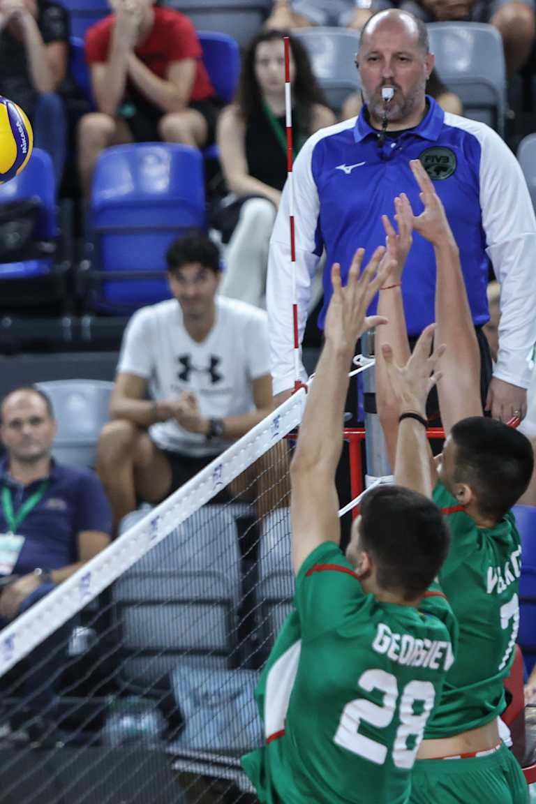 Spain stun hosts Bulgaria on the opening day