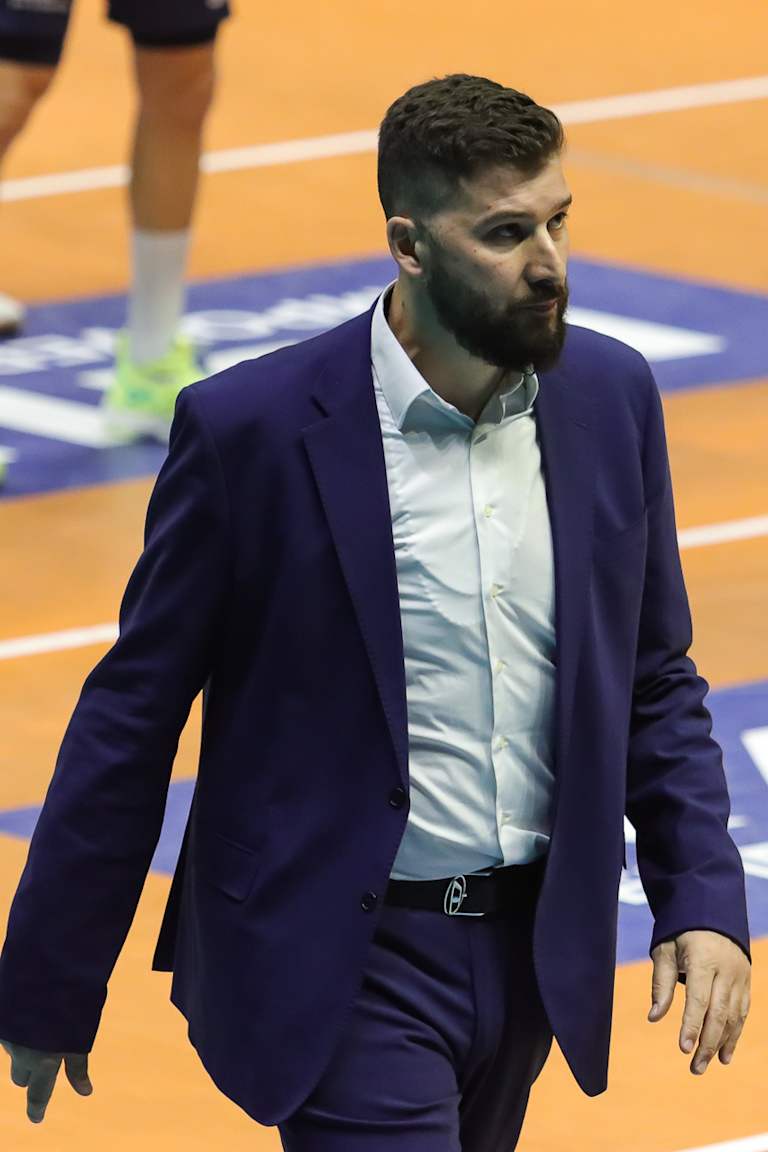 Coach Guillermo Falasca moves from SuperLega to PlusLiga