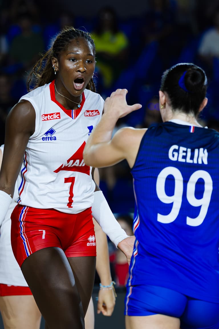 Five aces from Ndiaye help France start off with a win