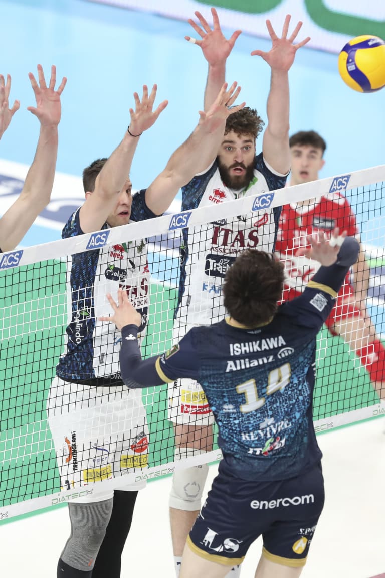 Bronze-medal series starts with five-set battle