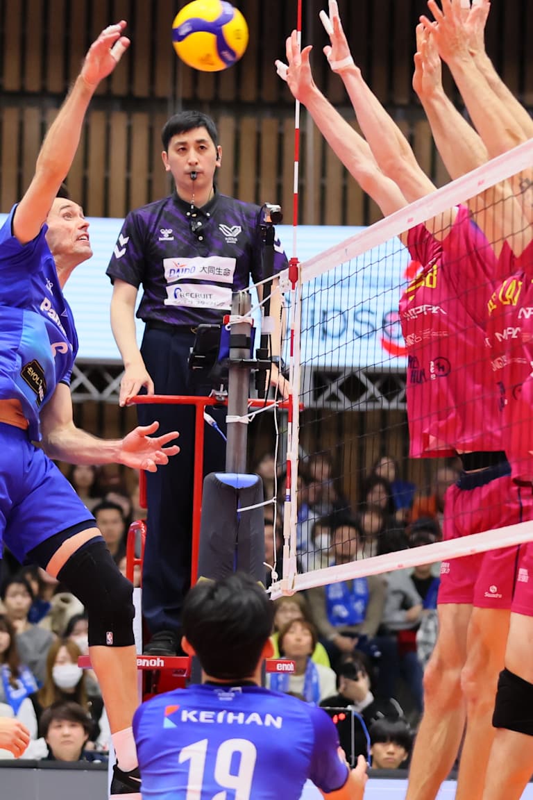 Tokyo take on Osaka in Japan’s big clash of the weekend
