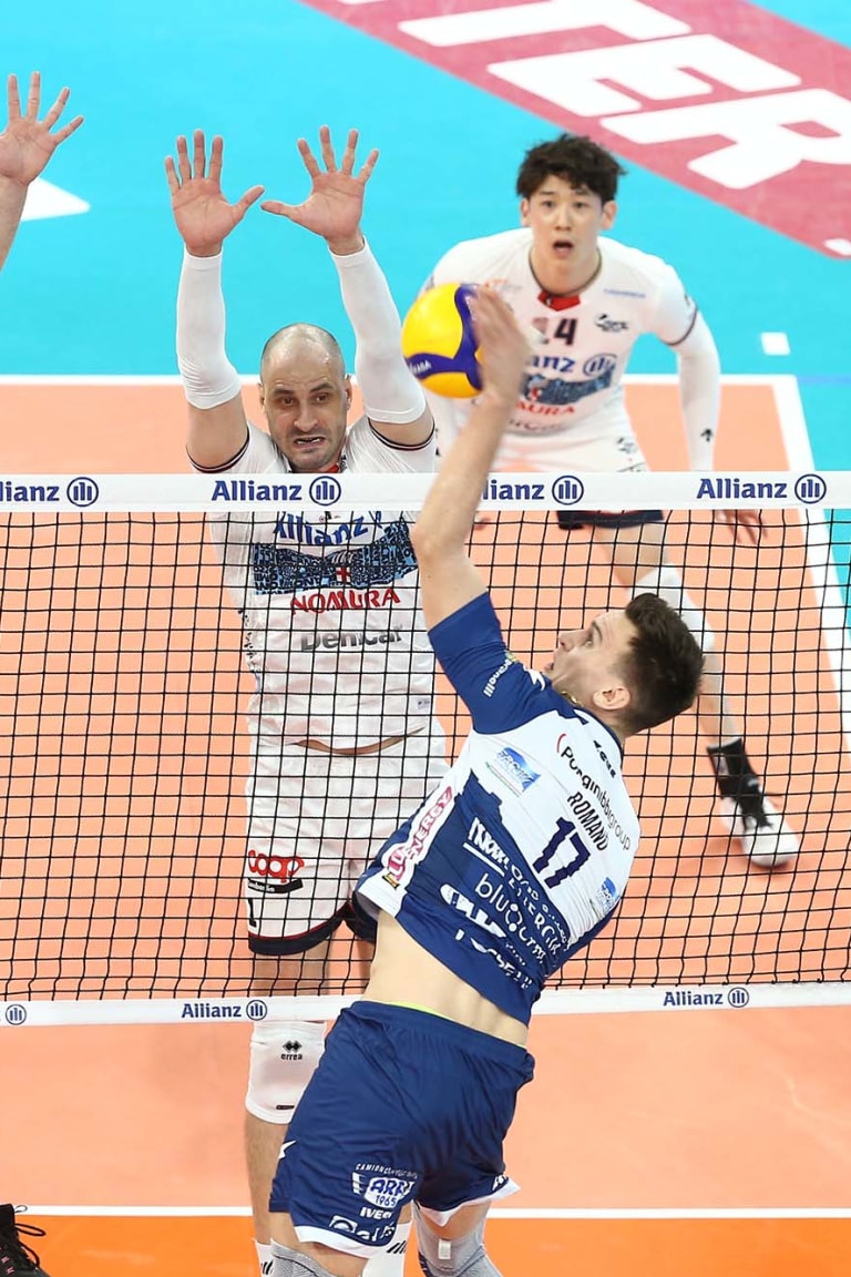 Superlega, gara -4 dei quarti di finale: Civitanova non muore mai, Milano costringe Piacenza alla "bella"