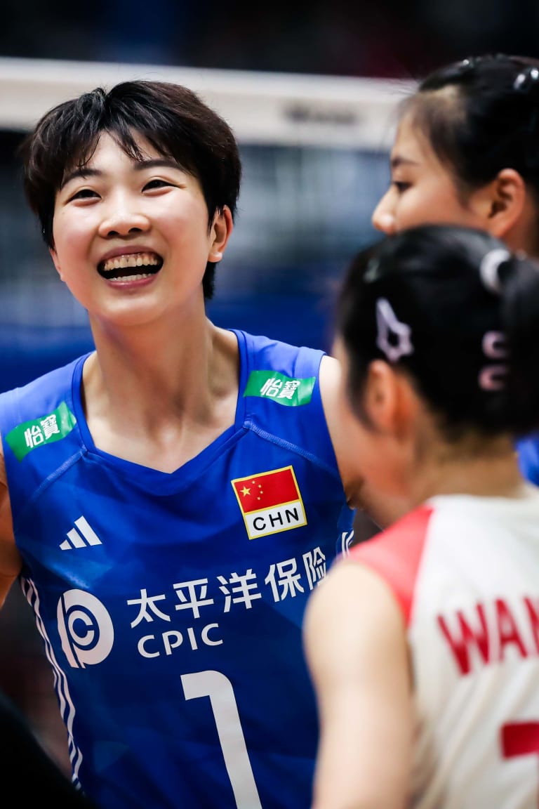 China stun Japan to finish week one unbeaten