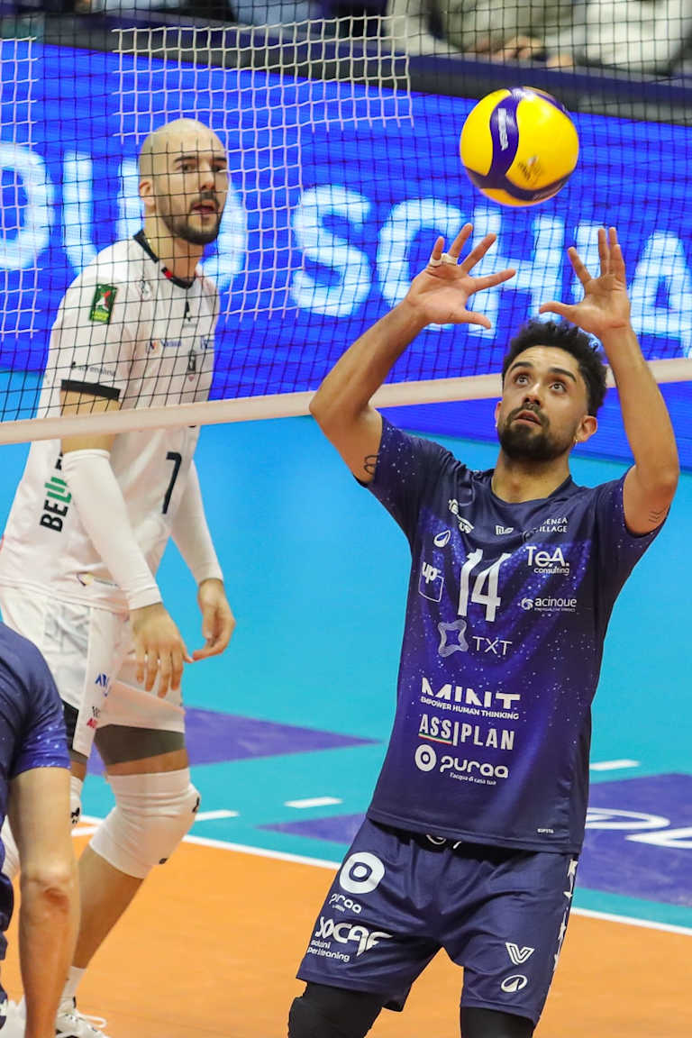 Cachopa é MVP em vitória do Monza, que deixa a zona de rebaixamento