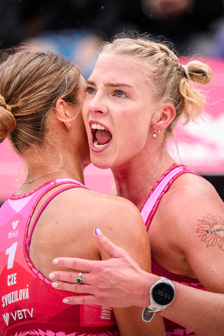Strong day takes Svozilova and Štochlová to the quarterfinals in Alanya