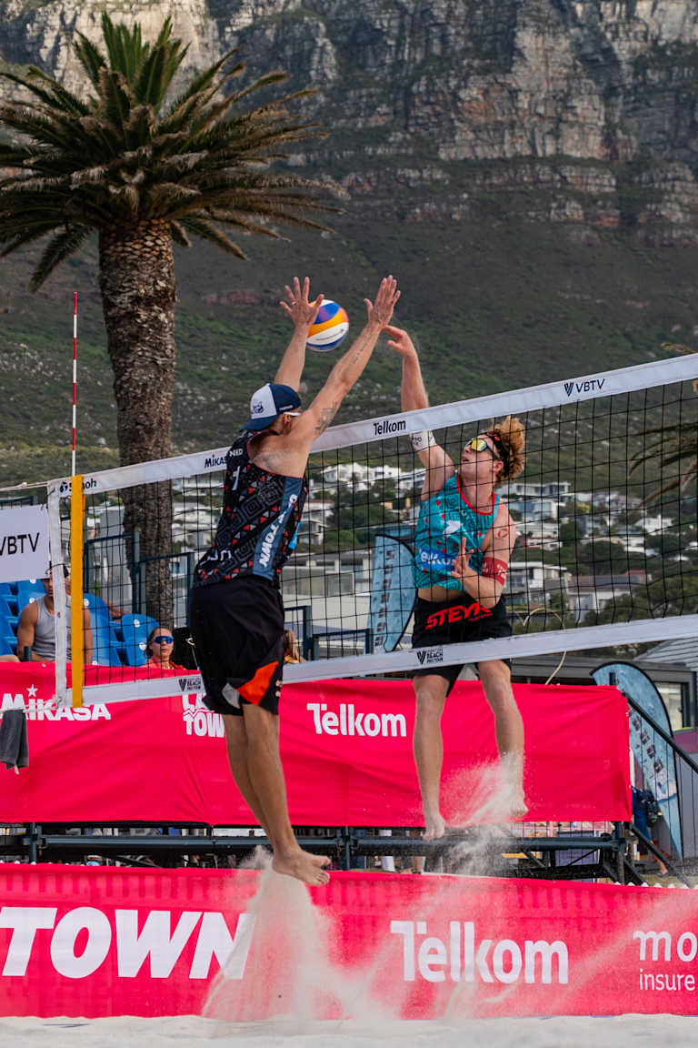 Hammarberg & Berger and Bassereau & Aye score tough three-set upsets to meet in Cape Town semis