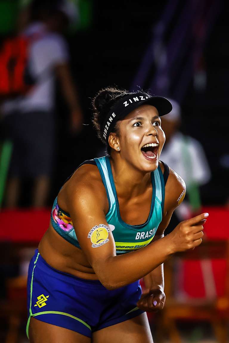Thamela and Victoria celebrate home gold in João Pessoa