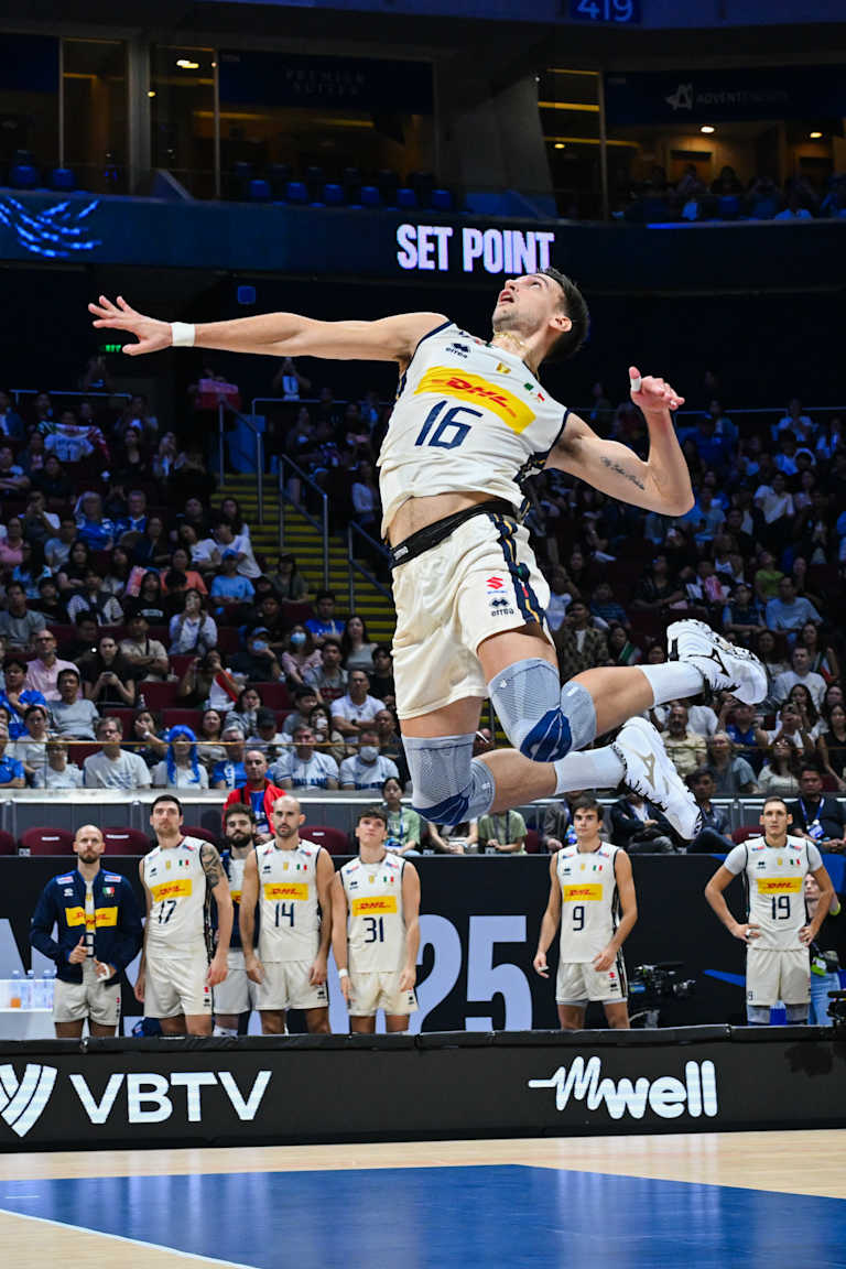 Italy too strong for Argentina, book third spot in quarterfinals