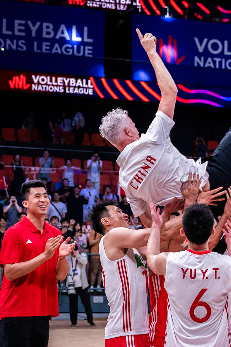 China celebrate Vital Heynen’s birthday with first win after VNL return