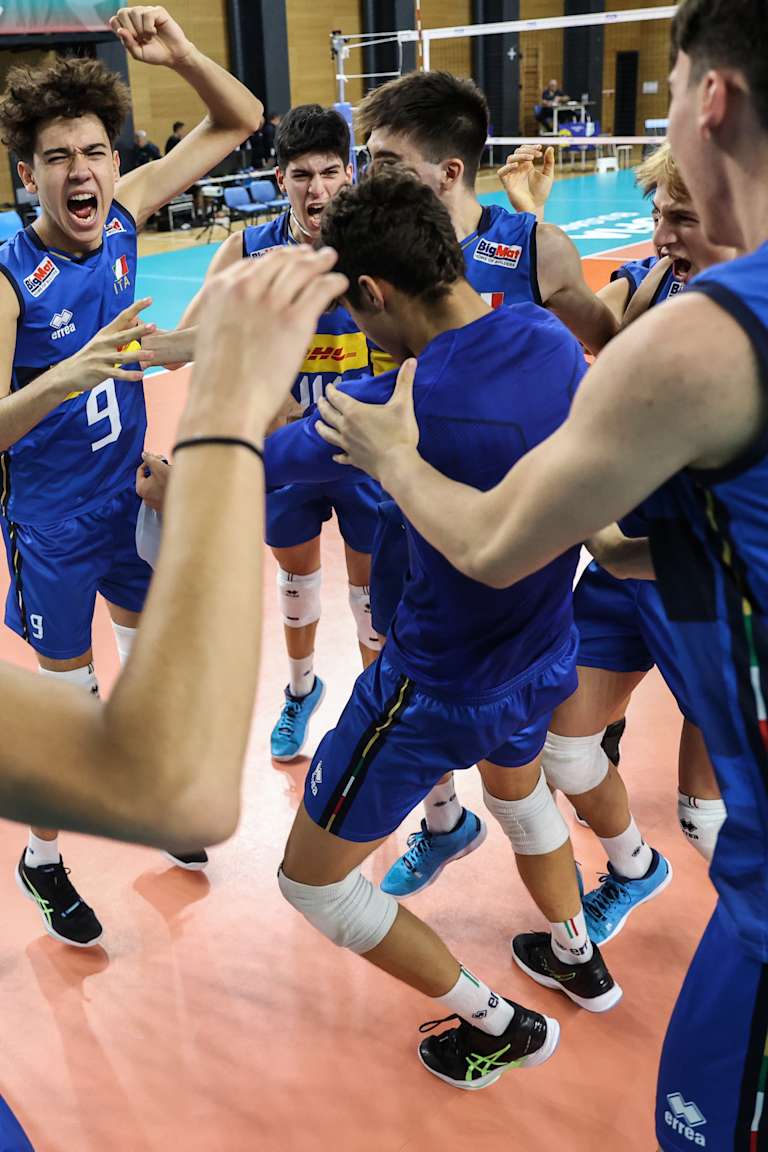 Italy, the Chinese Taipei, Argentina and Spain win tie-breakers and make it to the semis