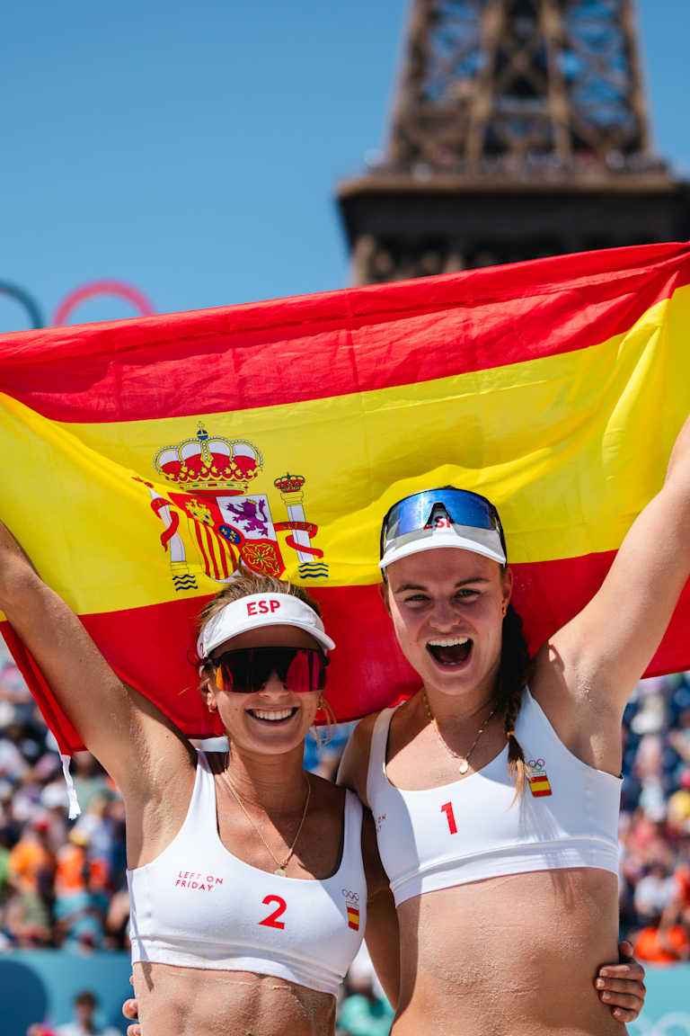 Spain Day in Paris! Alvarez & Moreno knock out Stam & Schoon en route to quarterfinals