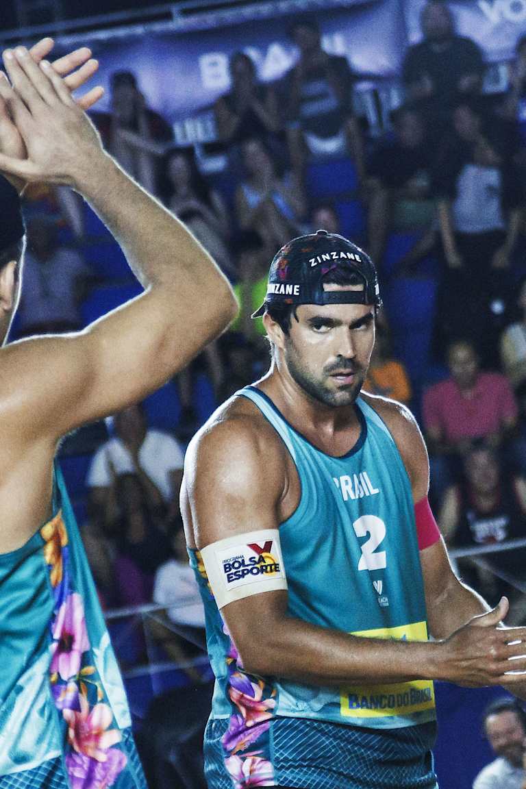 Back together, Guto and Vitor Felipe advance in João Pessoa