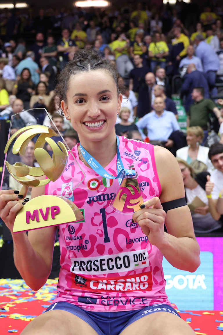 Gabi leva Conegliano ao título italiano e é MVP das Finais
