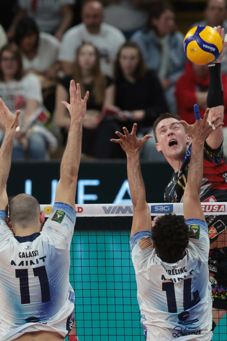 Superlega, gara -3 finale scudetto: Perugia di nuovo avanti, si va a Monza per la quarta sfida