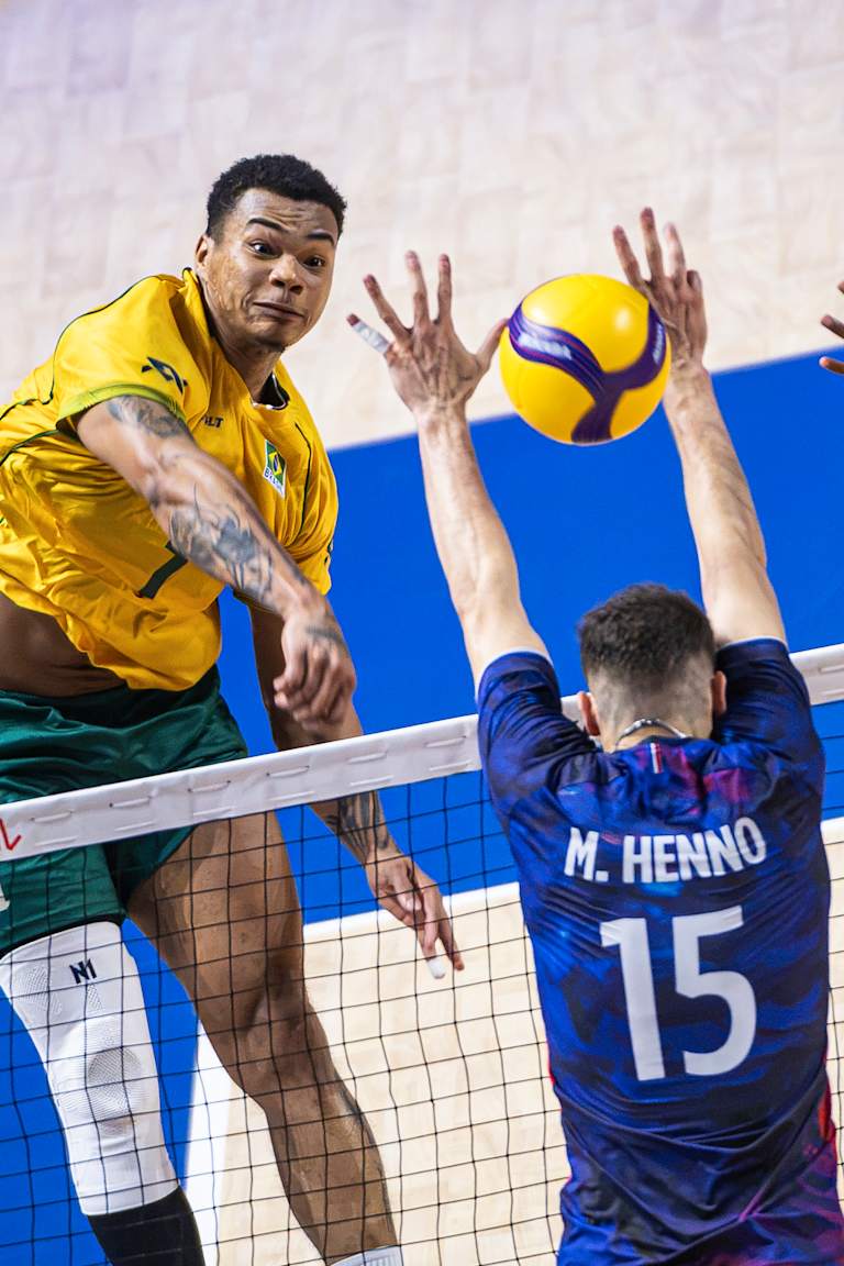 Brazil back to Finals zone after straight-set win over Olympic champs France