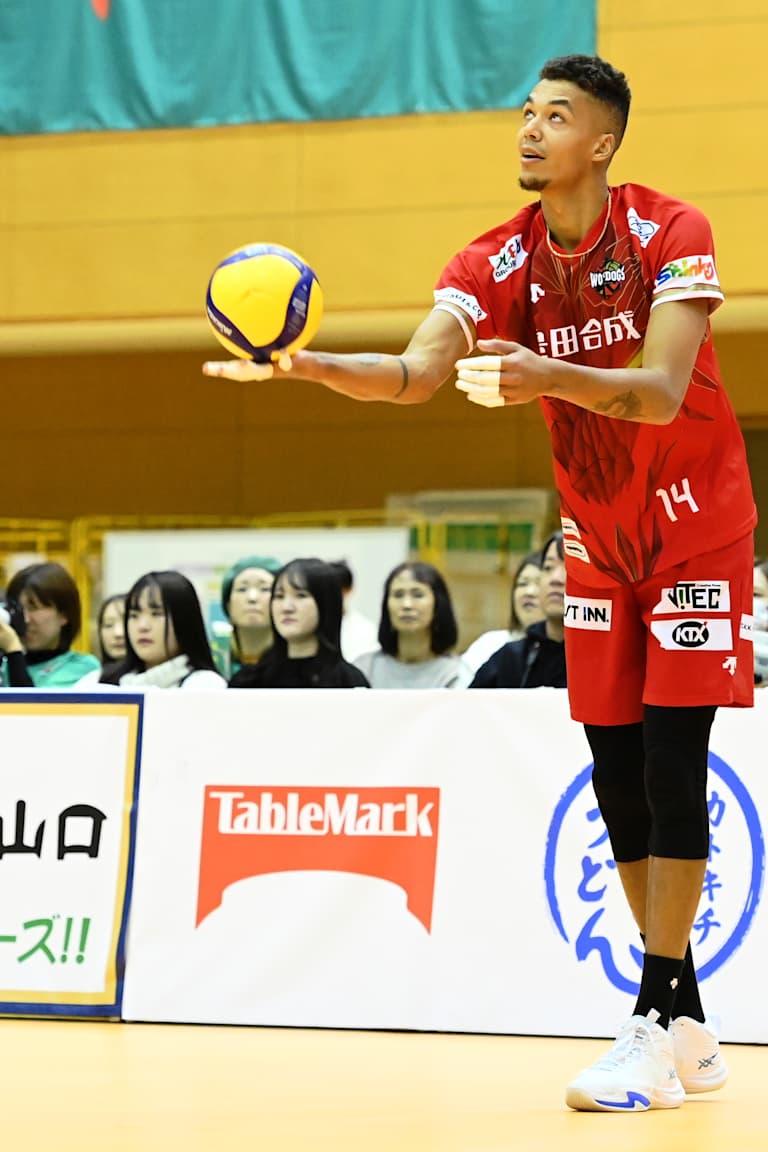 Miyaura and Nimir ace away in Japan