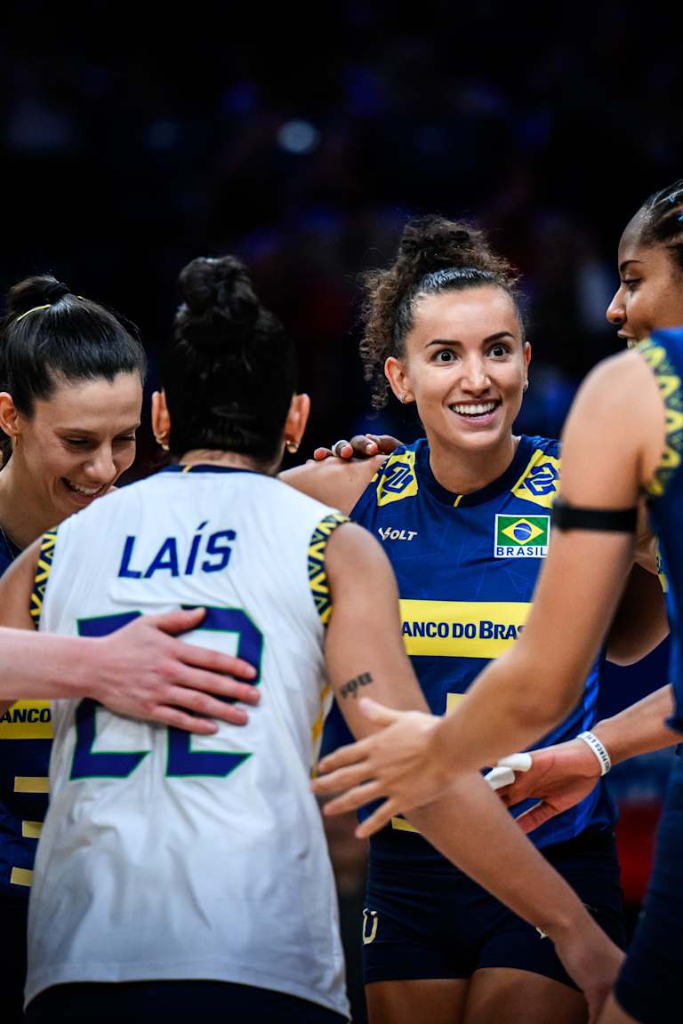 Super star Gabi on court as thousands cheer on in Istanbul