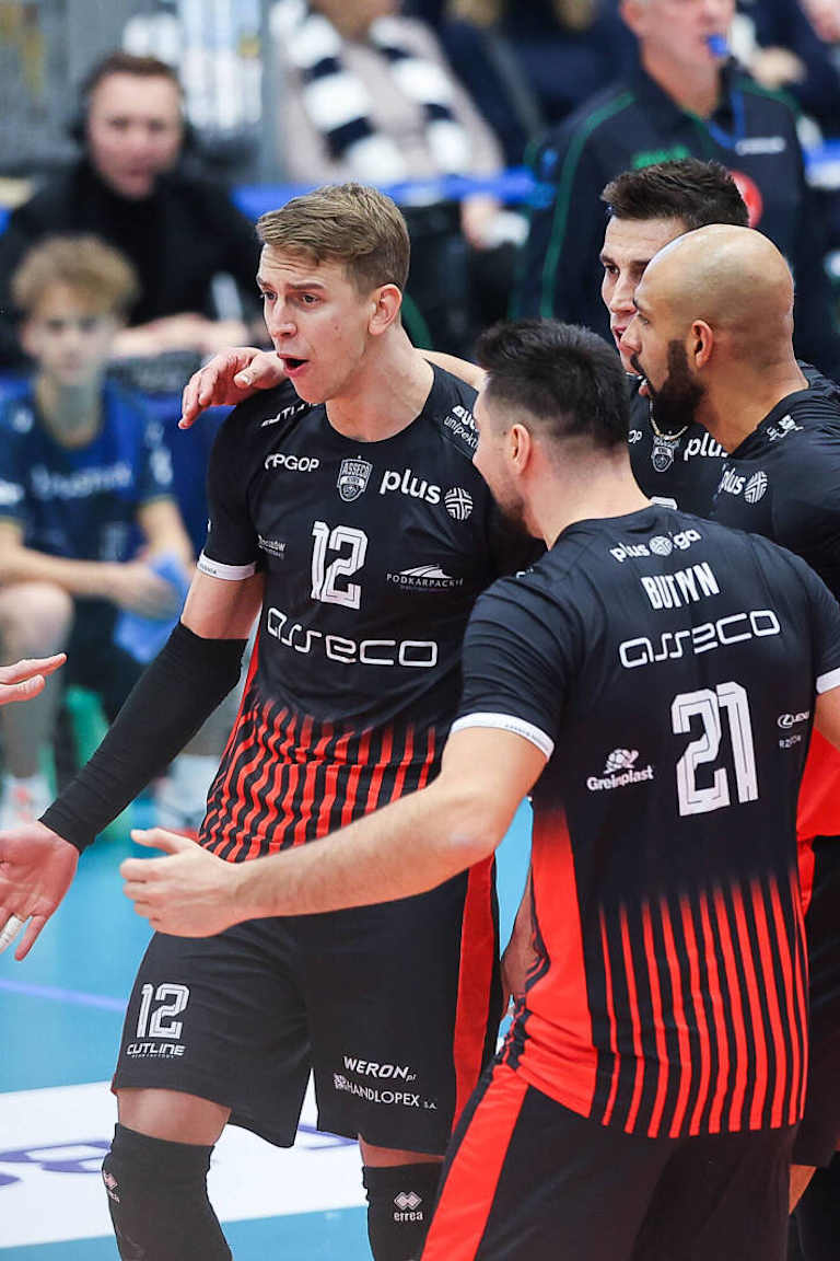 Resovia stun Projekt, take over top of PlusLiga table