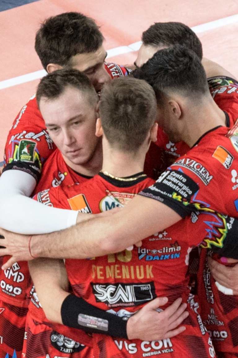 Sir and Gas Sales celebrate away wins in five-set battles