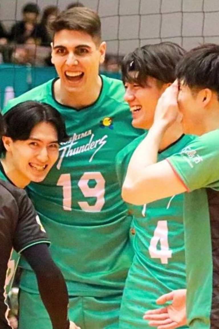 Sakai and Hiroshima neck and neck for last remaining playoff vacancy