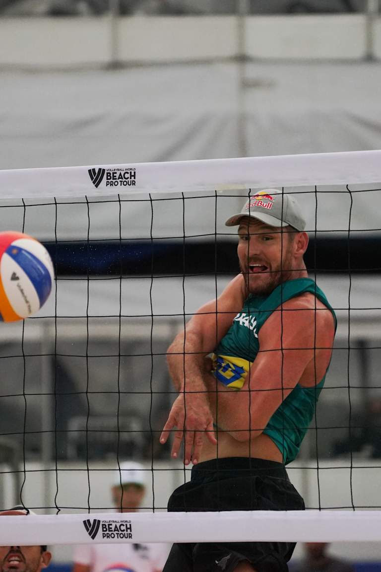 Alison anuncia despedida em Copacabana em outubro