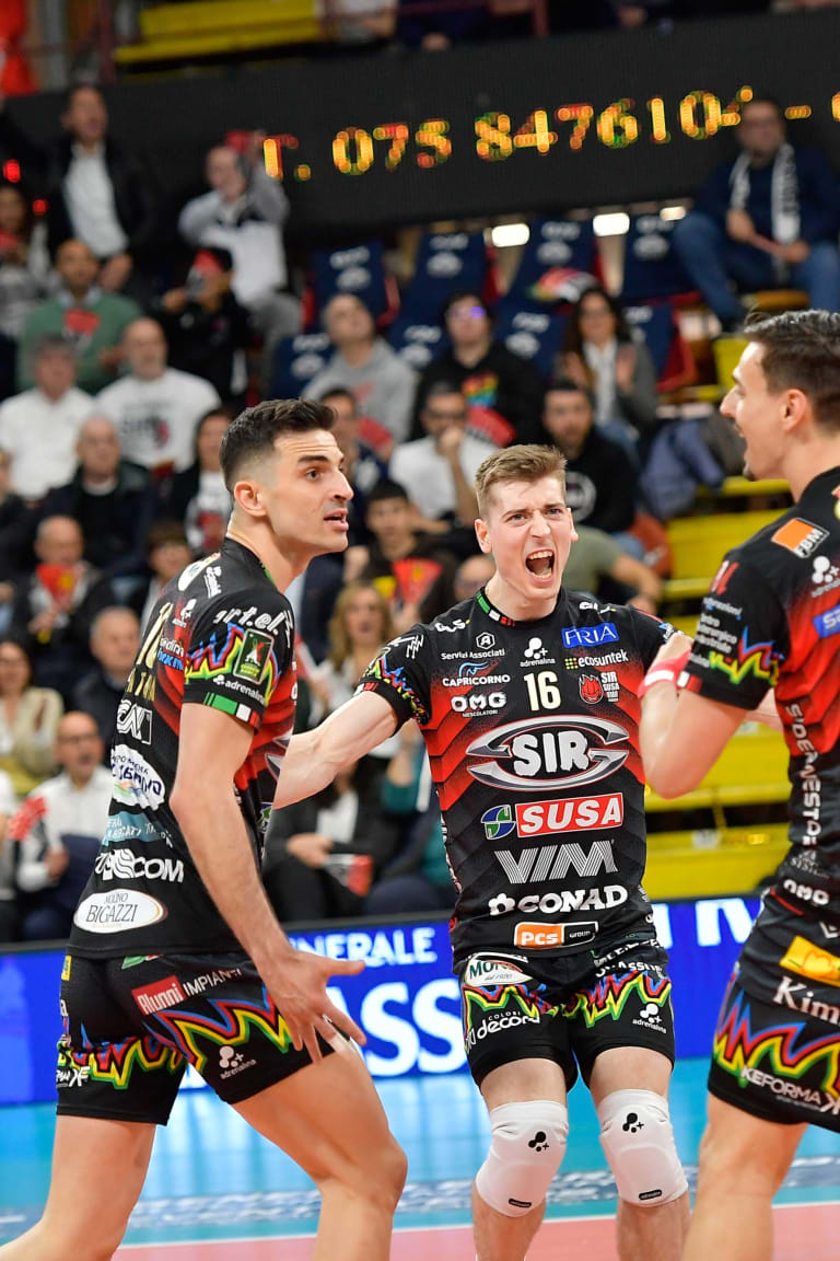 Giannelli magic puts Sir in the lead