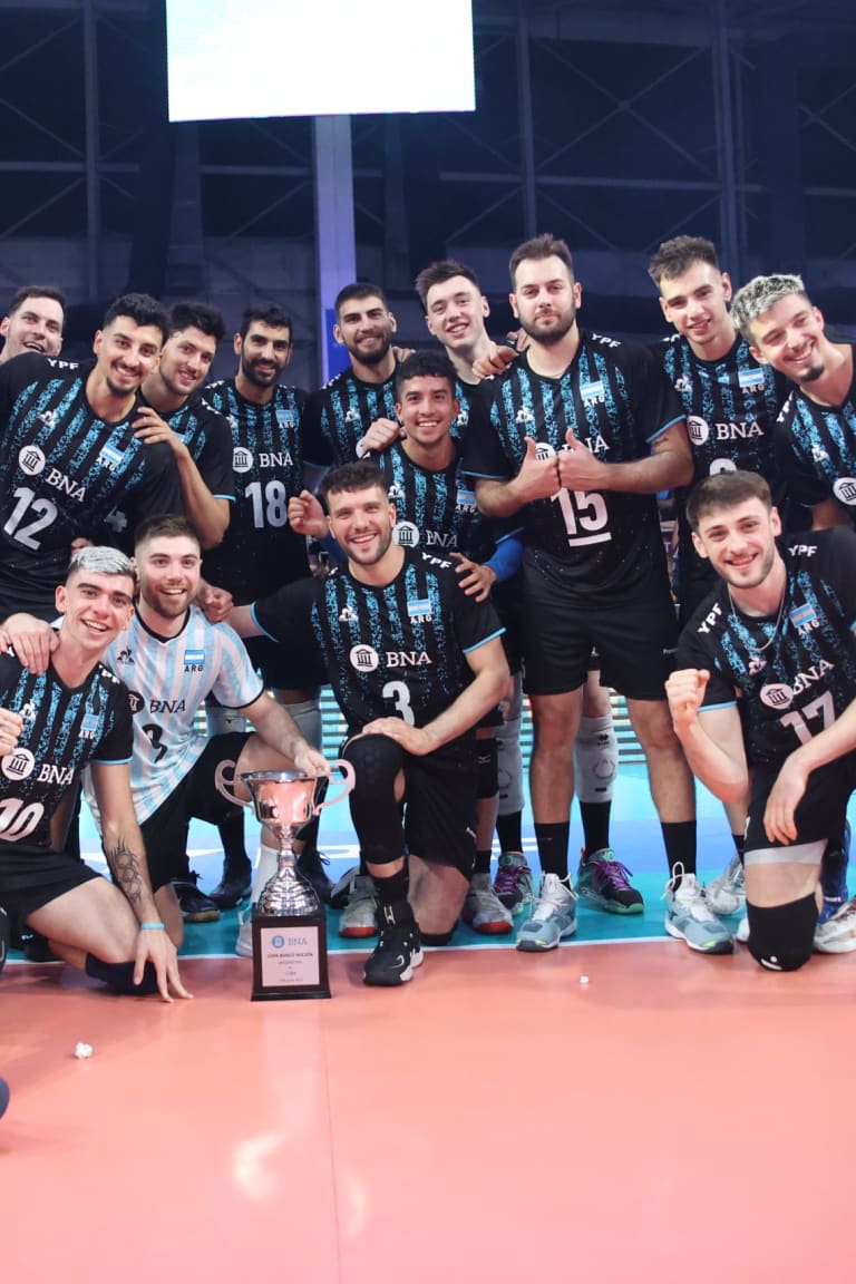 Birthday boy De Cecco helps Argentina get back on Cuba