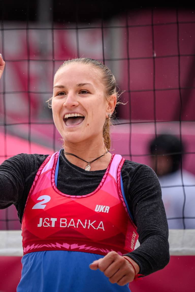 Khmil and Davidova stun Americans in pool play in Ostrava