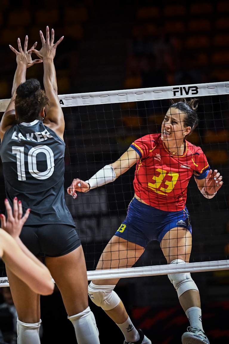 Canada survive assertive Spain in thrilling five-setter