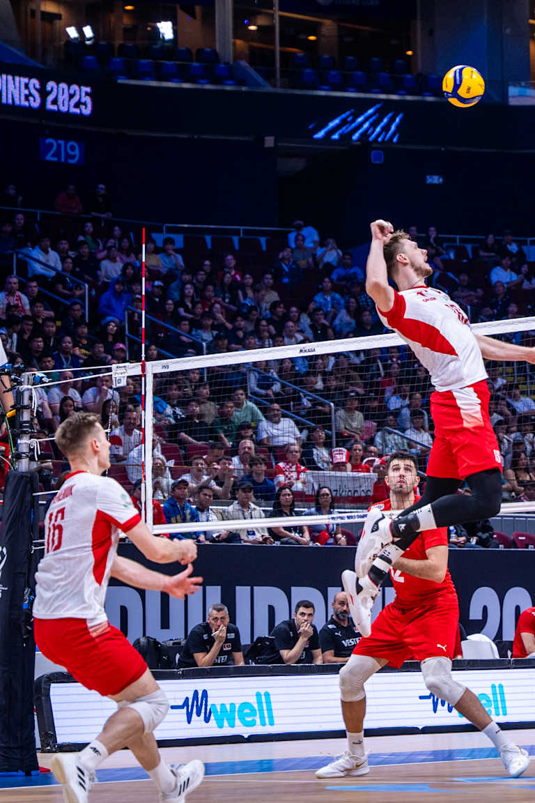 Poland on to the semis after emphatic win over Turkiye