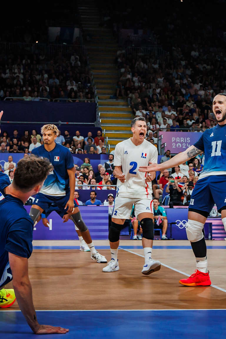 
Fans push France to opening-match five-set win against Serbia
