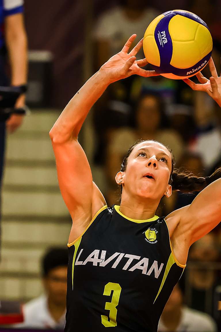 Praia sweep opening match at Club Worlds