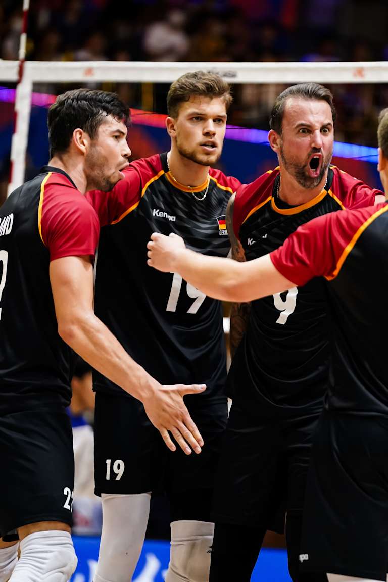 Grozer chips in as Germany downs USA in five