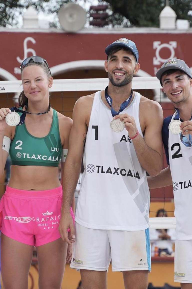 Capogrossos back to top 10 in the world