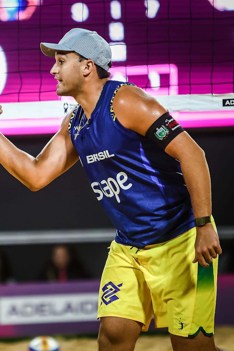 Saymon e George vencem duelo brasileiro na abertura do Mundial