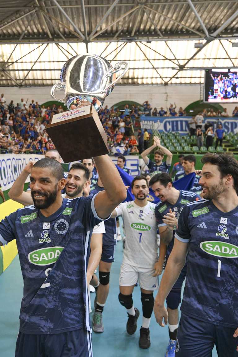 World champions Sada Cruzeiro celebrate with their fans