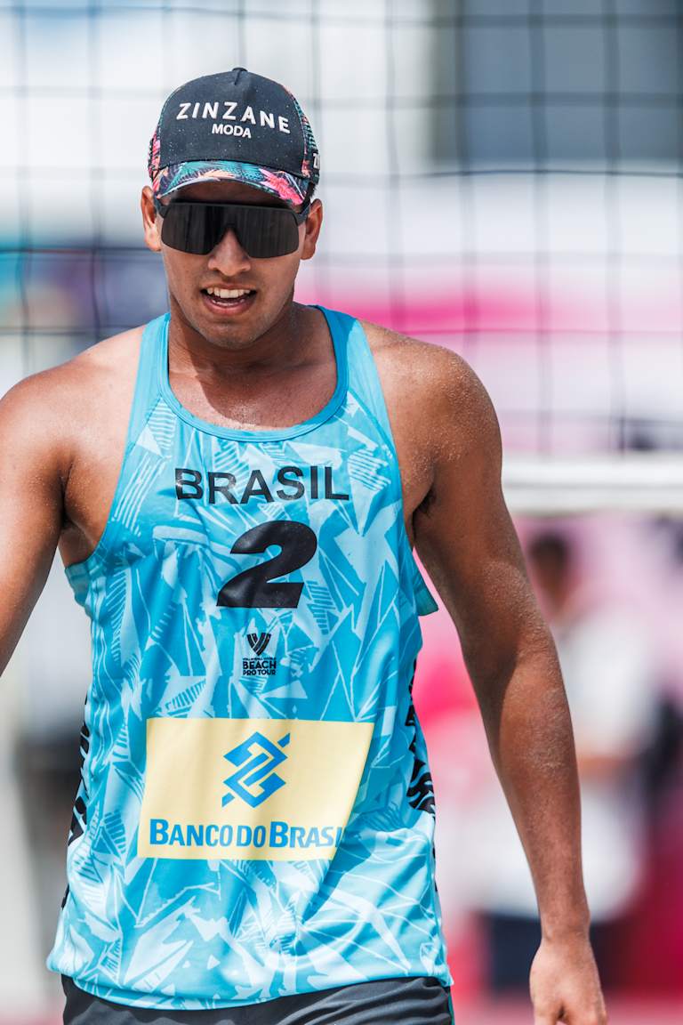 Renato beats former partner for Saquarema main draw spot