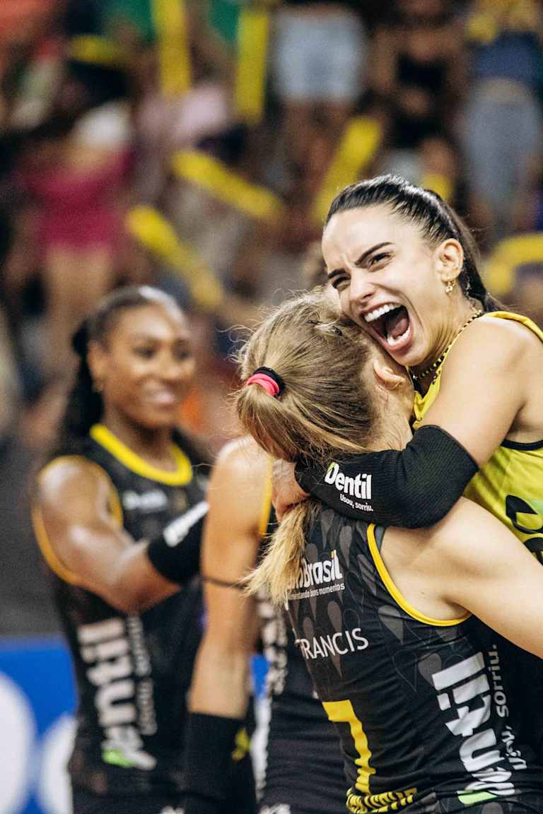 China-bound Praia back at the top in the Superliga