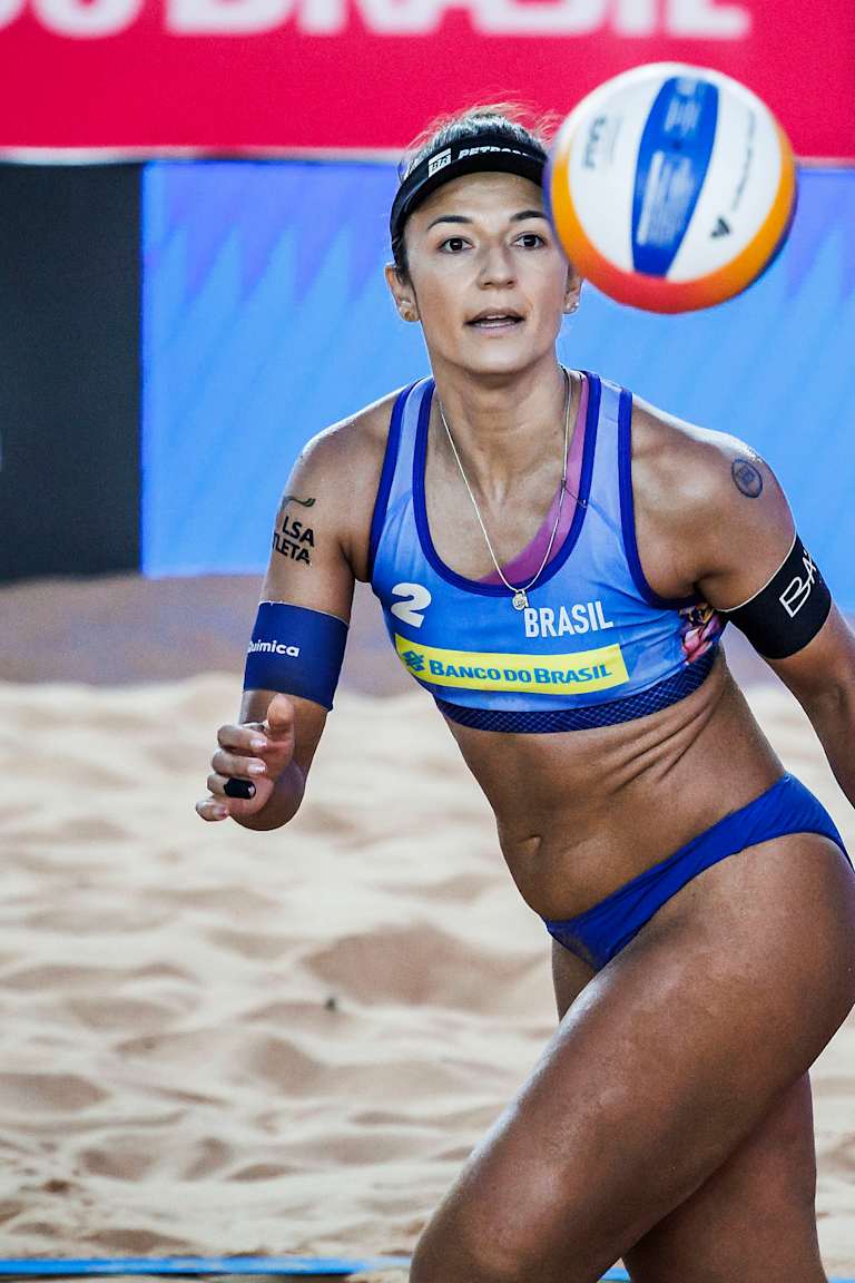 Carol & Barbara return to World Ranking top after two years