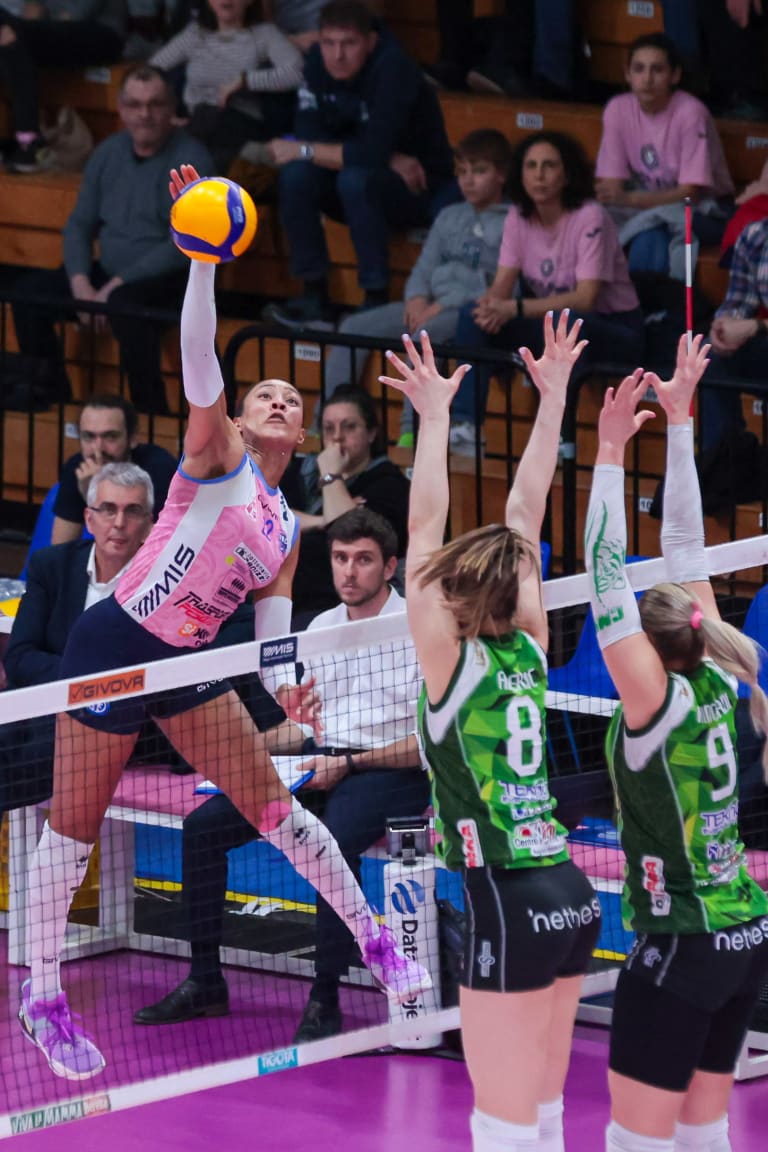 Casalmaggiore take the playoff race to the last leg
