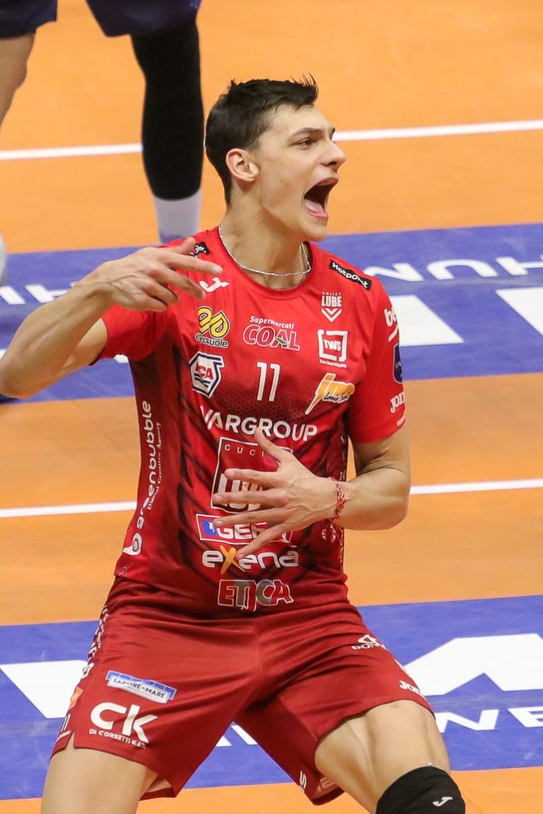 Nikolov, Mergarejo take charge to push quarterfinals to fifth-game deciders