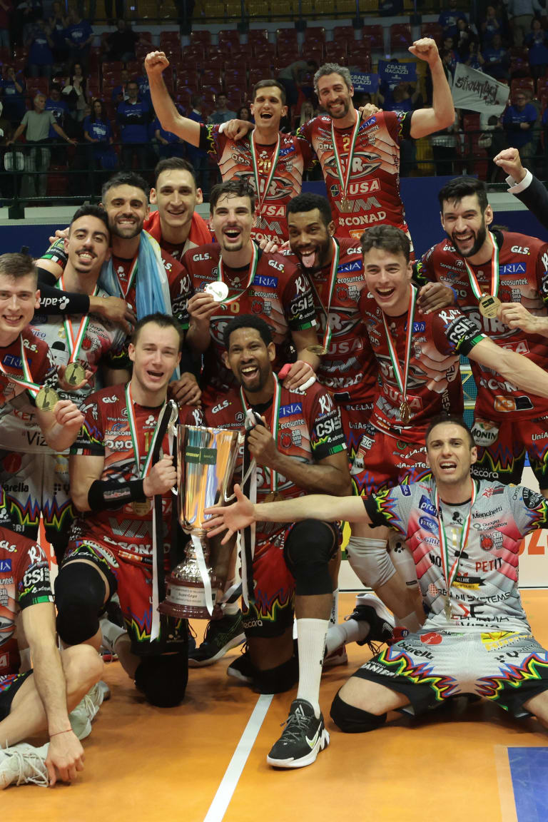 Super Leon inspires Sir to SuperLega title
