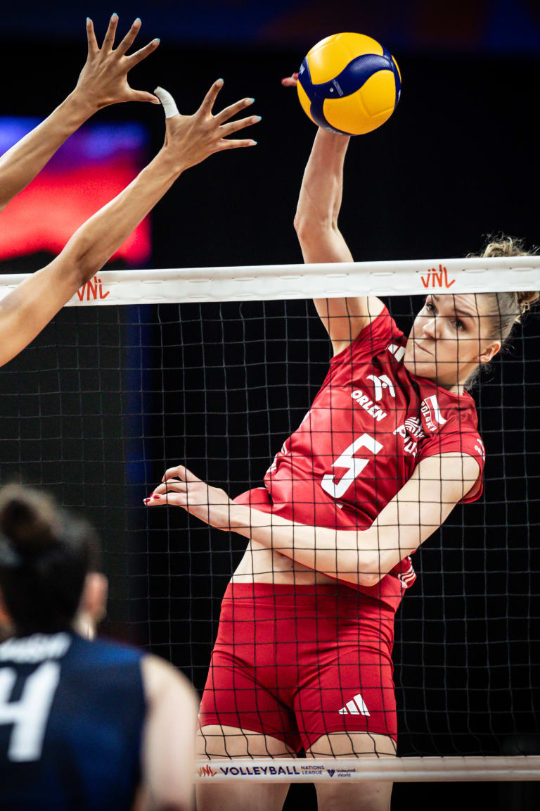 With Stysiak and Korneluk owning the net, Poland shut out Italy