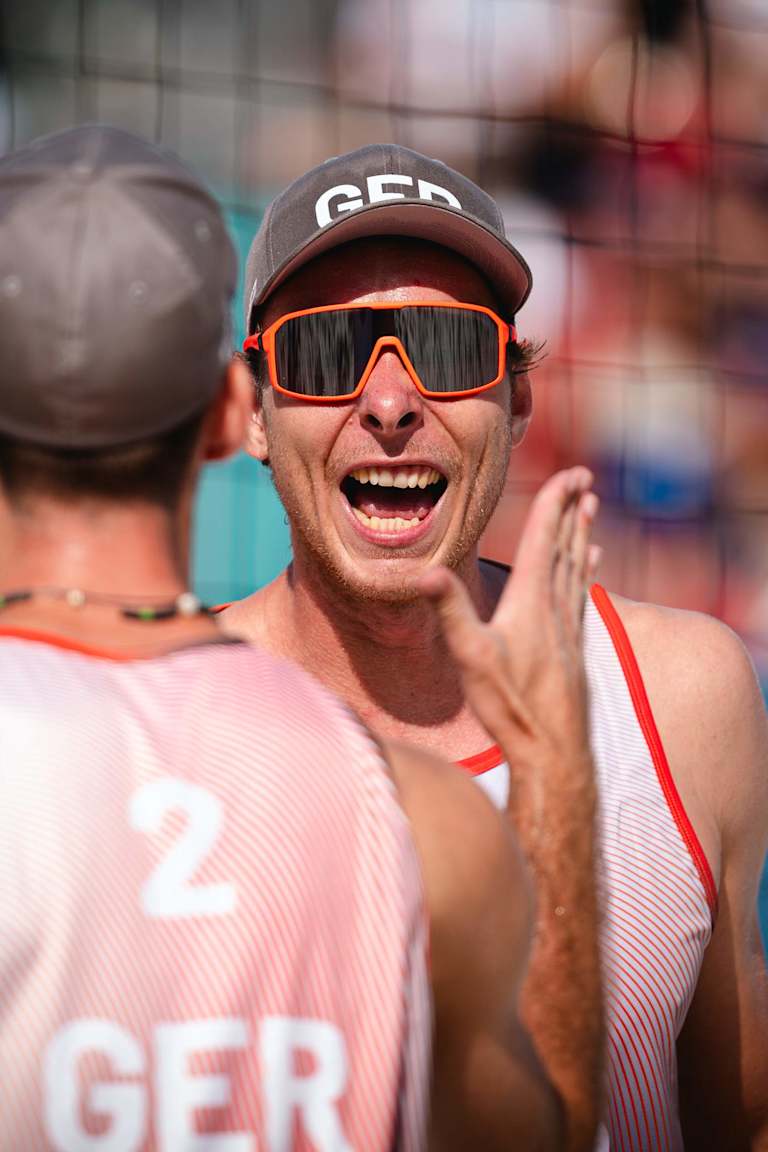 The last to play, Ehlers and Wickler take first win in Paris