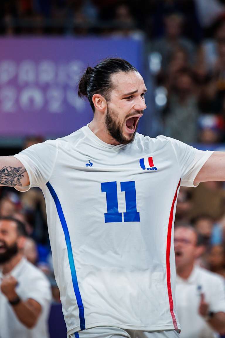 Inspired France sweep Canada and advance to Paris quarterfinals